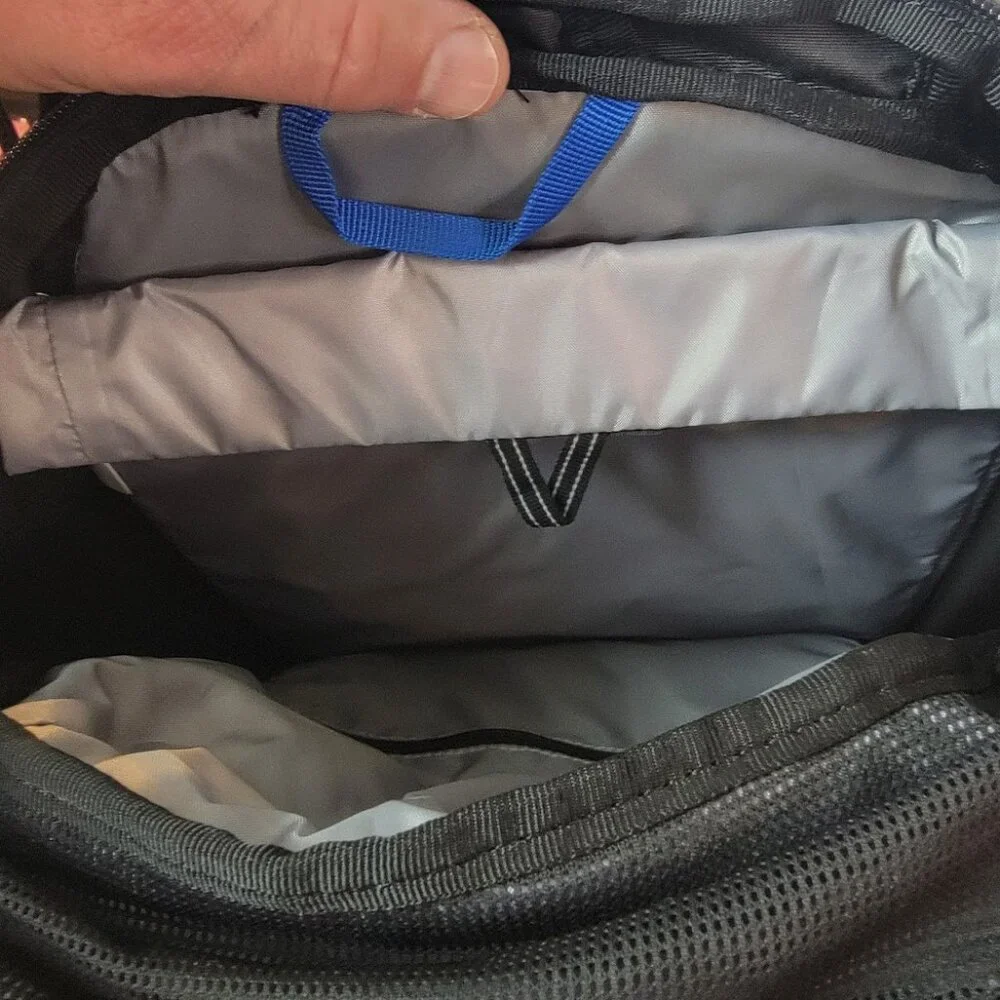 Camelbak missing zippers